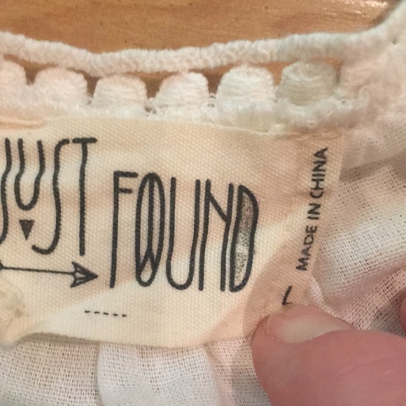 Cream color topBut I just found size large - Picture 4 of 4